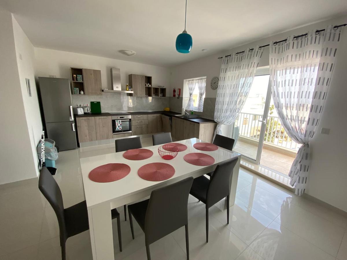 Sunshine Apartments Mellieha - Modern Three Bedroom Apartment - Apt No 1 ภายนอก รูปภาพ
